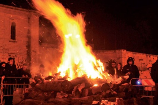Il sentiero del fuoco nel Gennaio Pugliese